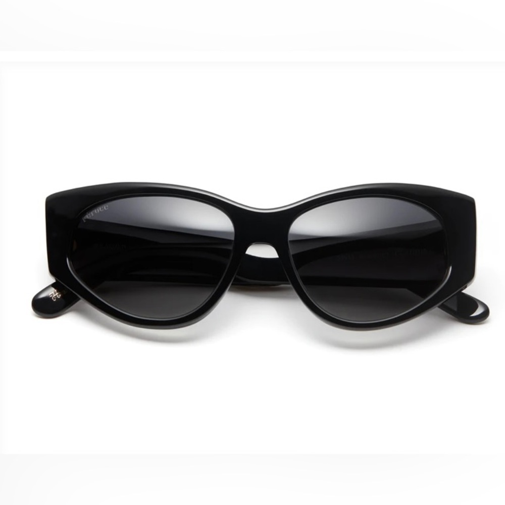 Feroce sunglasses. Blackout polarized sunglasses. Dark gray gradient lenses.